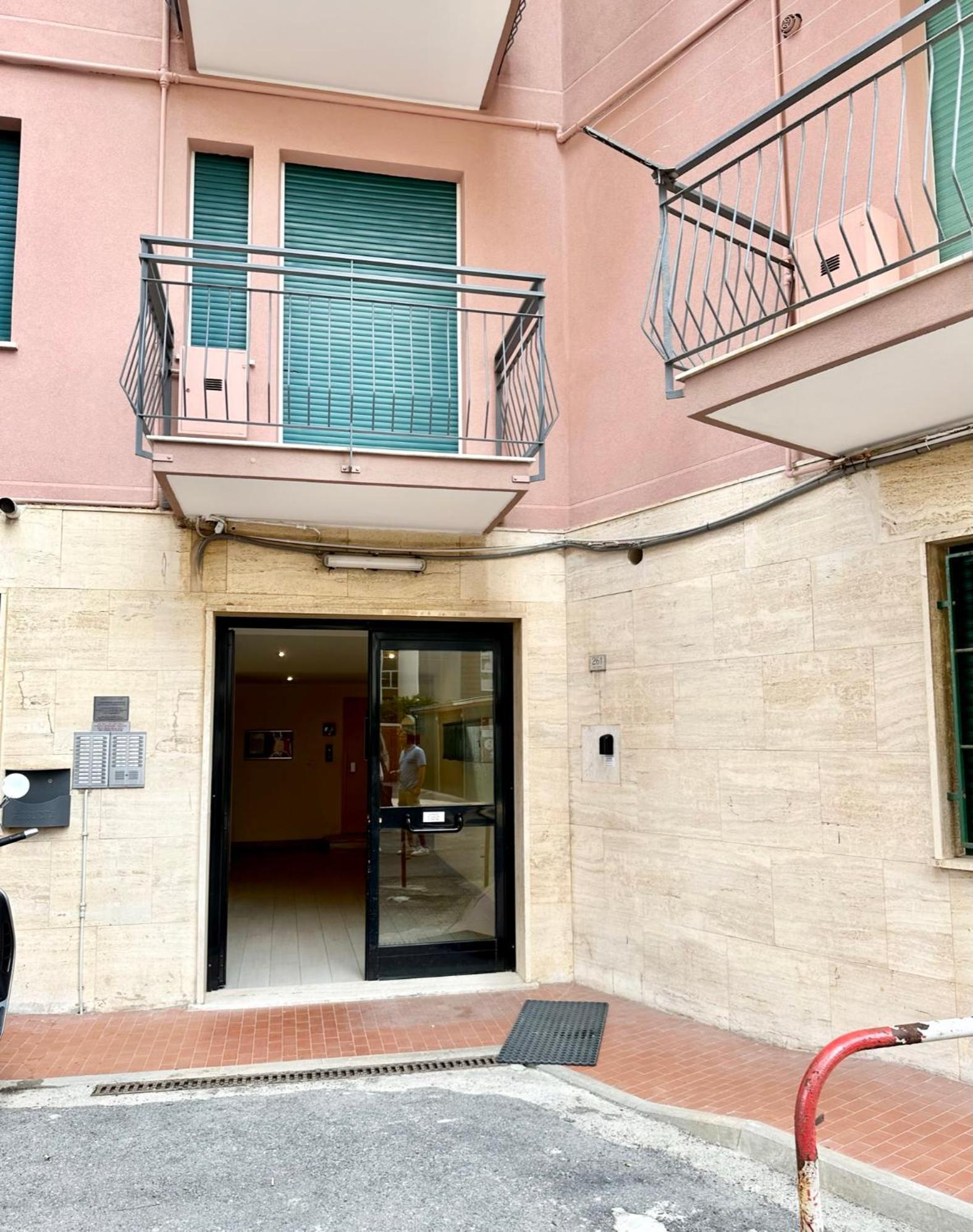 Appartamento Hostdomus - Pietra Blu Pietra Ligure Esterno foto