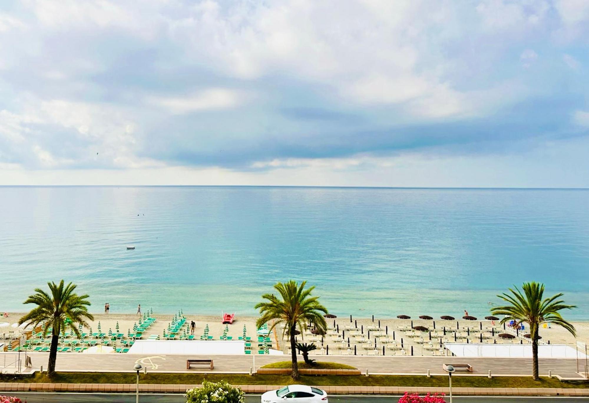 Appartamento Hostdomus - Pietra Blu Pietra Ligure Esterno foto