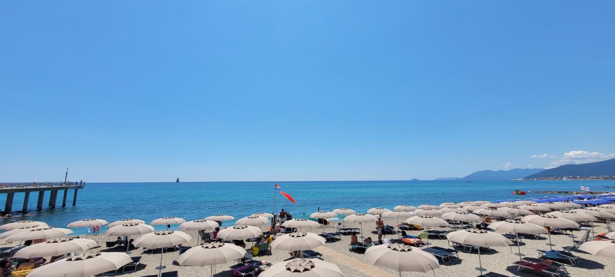 Appartamento Hostdomus - Pietra Blu Pietra Ligure Esterno foto