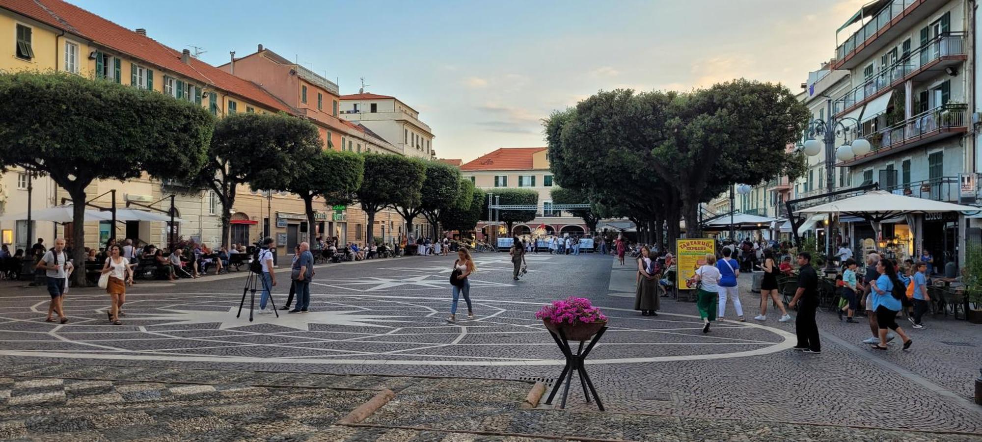 Appartamento Hostdomus - Pietra Blu Pietra Ligure Esterno foto